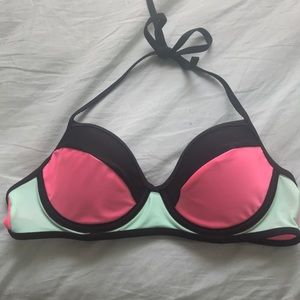 SO bathing suit top size M